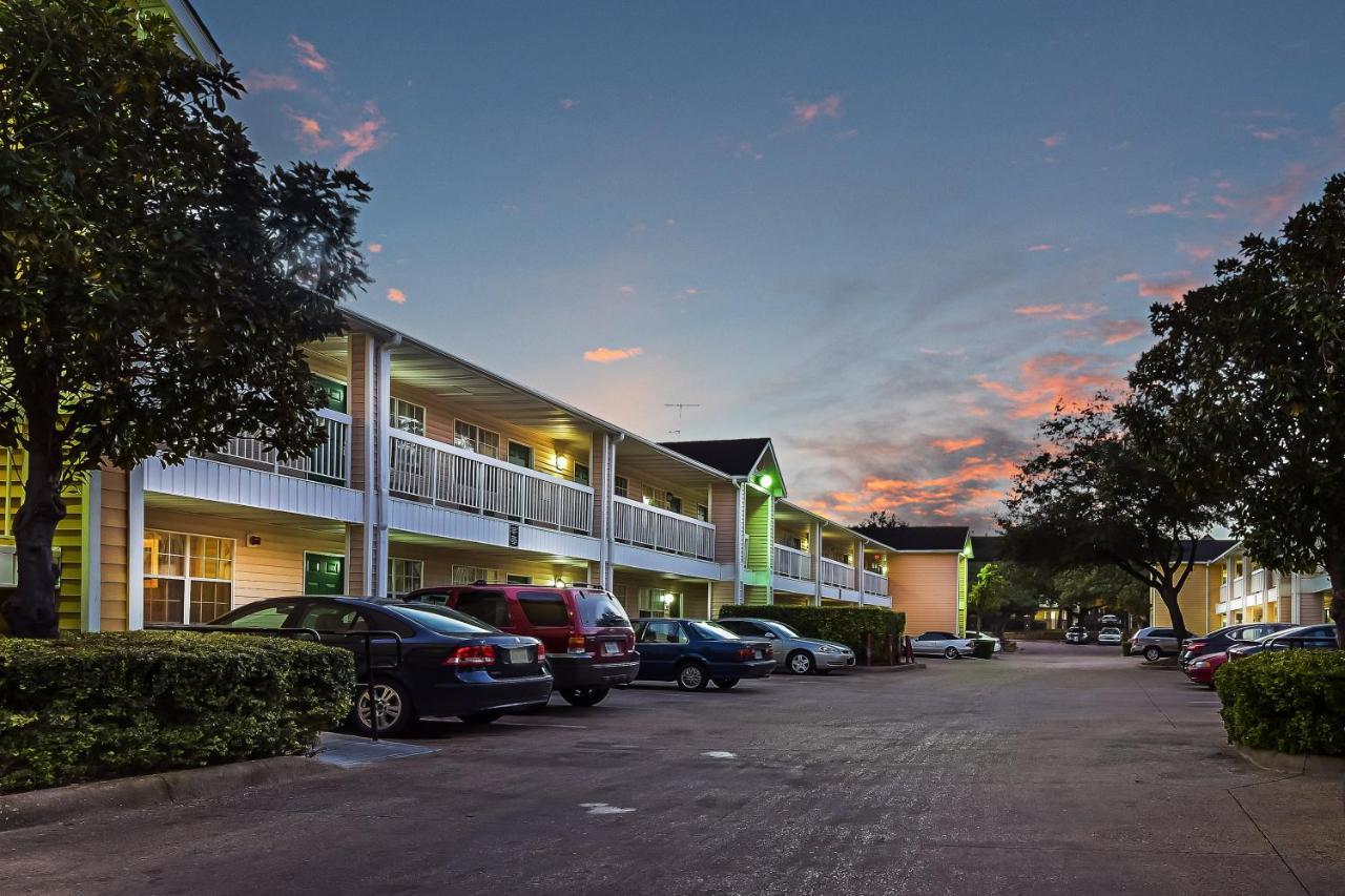 Hometowne Studios By Red Roof Dallas - North Addison - Tollway Экстерьер фото