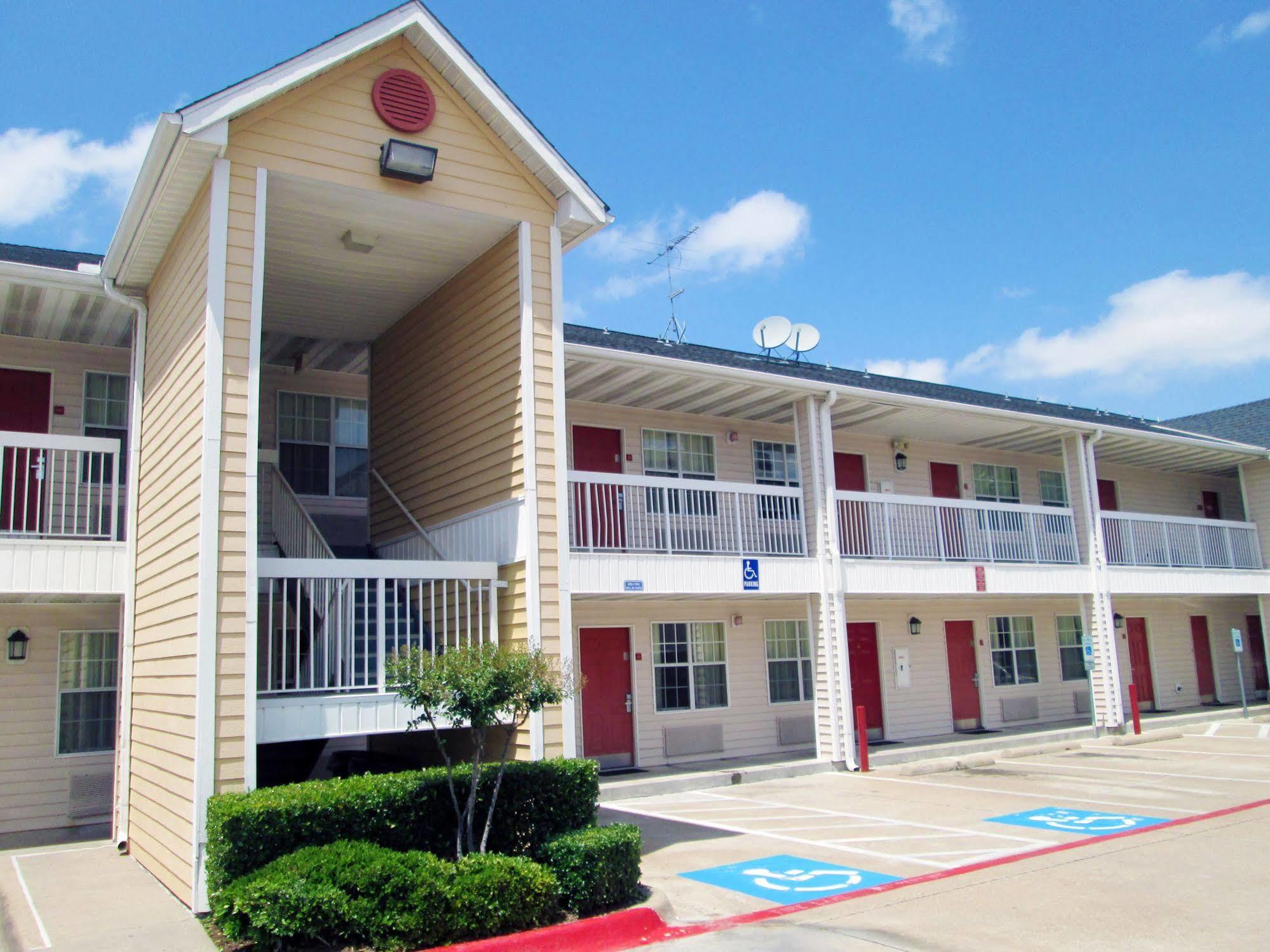 Hometowne Studios By Red Roof Dallas - North Addison - Tollway Экстерьер фото